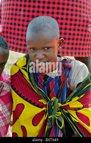 Junge Masai junge lebt in der Serengeti, Tansania, Afrika Stockfoto