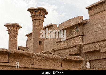 Das Tor von Ptolemäus VIII an der Leichenhalle Tempel des Pharao Ramses III, Medinet Habu, West Bank Luxor, Ägypten Stockfoto