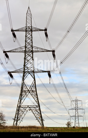 UK Berkshire Stromleitungen Stockfoto