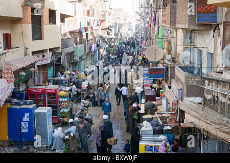 Gesamtansicht der örtlichen Straßenmarkt, Luxor, Ägypten, Afrika Stockfoto