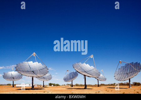 Australien, Northern Territory, Hermannsburg, Solar Power Kraftwerk im Outback Stockfoto