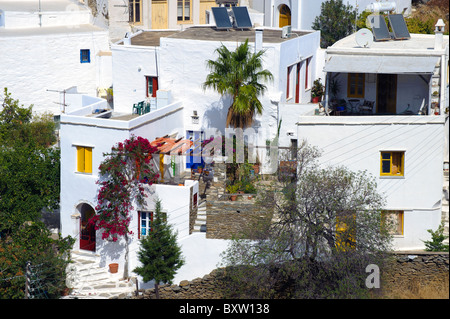 Kleinen weißen Häusern in der Ortschaft Pyrgos auf der griechischen Kykladen Insel Tinos. Stockfoto