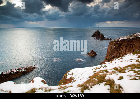 Endland im Schnee; Cornwall; Winter; Langschiffe Leuchtturm Stockfoto