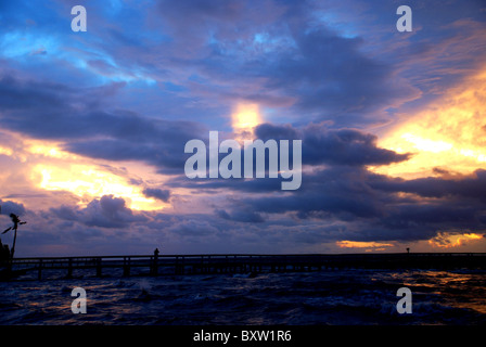 Brillanter Sonnenuntergang Himmel während der Tropensturm Fay, 2007. SW Florida. Stockfoto