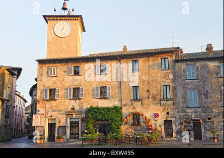 Der Hauptplatz in der Toskana Hügel Stadt Orvieto an einem Frühlingsmorgen. Stockfoto