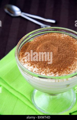 Italienisches Dessert in ein Becherglas Stockfoto