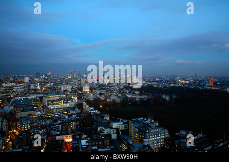 Panoramablick auf genommen, Blick nach Osten zum West End, Houses of Parliament, London Eye und der City of London, London, UK Stockfoto