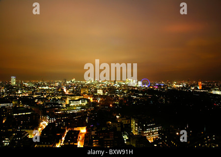 Panoramablick auf genommen, Blick nach Osten zum West End, Houses of Parliament, London Eye und der City of London, London, UK Stockfoto