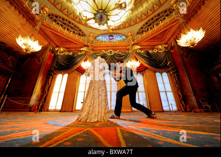 Kleid für Exzess-neue Ausstellung feiert Mode im Regency England. Eröffnung in Brighton, Sussex, Großbritannien.Bild Jim Holden - nur für redaktionelle Verwendung Stockfoto