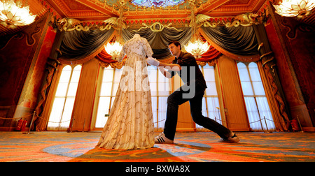 Kleid für Exzess-neue Ausstellung feiert Mode im Regency England. Eröffnung in Brighton, Sussex, Großbritannien.Bild Jim Holden - nur für redaktionelle Verwendung Stockfoto