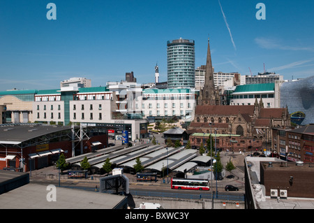 Stadtzentrum von Birmingham mit Rotunde, St. Martin und Rag Market. Stockfoto