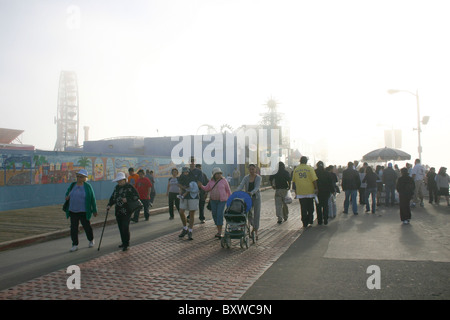 Nebel am Pier in [Santa Barbara], Kalifornien USA Stockfoto