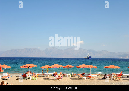 Direkt am Meer und Strand von Agios Nikolaos auf Kreta Stockfoto