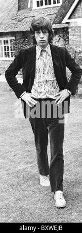 Mick Jagger exklusive Bild aus 1967 von David Cole in den Gärten am Redlands. Aus den Archiven von Presse Portrait Service (ehemals Presse Portrait Bureau) Stockfoto