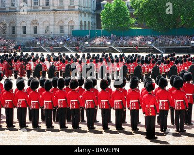 Troopng die Farbe, traditionell, London, Uk, Englisch Jahresveranstaltung in Pferd schützt Parade. Stockfoto