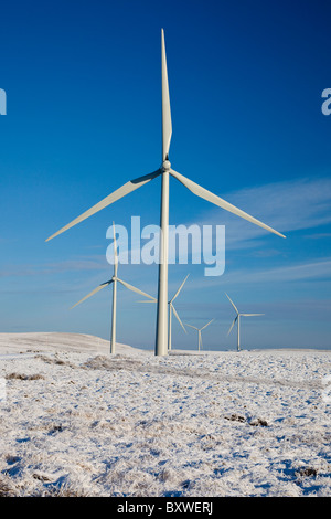 Windkraftanlagen im Windpark Whitelee in der Nähe von Glasgow Schottland. Bild mit Schnee und frost Stockfoto