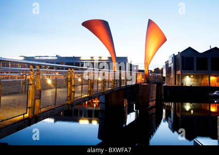 Peros-Brücke in der Dämmerung im Zentrum von Bristol, Avon, UK, Europa Stockfoto