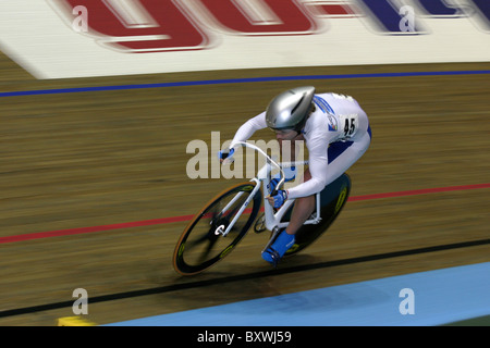 Französin 500 m Zeit Test Track Radsport UCI World Cup Manchester UK Velodrome Jan 2005 WM-Leadertrikot tragen Stockfoto