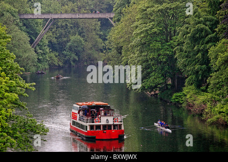 Fürstbischof Boot über den Fluss zu tragen, Durham, England Stockfoto