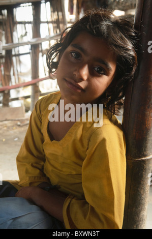 Porträt eines indischen Mädchen in einem Obdachlosen-Camp in Kathmandu, Nepal Stockfoto