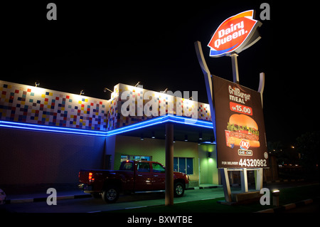 Fahren Sie durch Fast-Food-Restaurant Dairy Queen in Doha, Katar Stockfoto