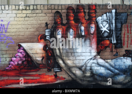 Graffiti, gesehen auf einer Wand hinter dem Salbei Konzert Halle in Gateshead, Tyneside, England, UK Stockfoto