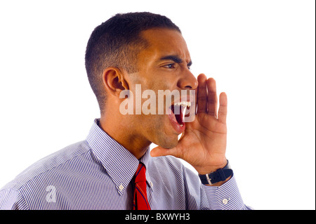 Junger Mann schreien - auf einem weißen Hintergrund isoliert Stockfoto