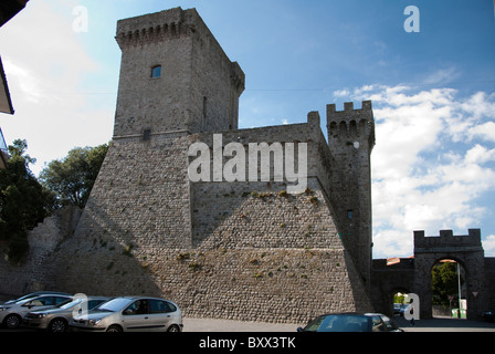 Burg von Piancastagnaio auf die Sloples des Monte Amiata, Toskana Stockfoto