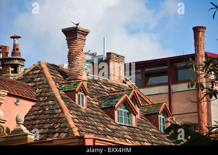 Neu restaurierte Gebäude in Tbilisi Altstadt, Kala, Georgia. JMH4004 Stockfoto