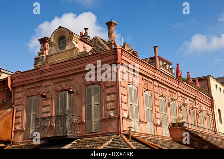 Neu restaurierte Gebäude in Tbilisi Altstadt, Kala, Georgia. JMH4005 Stockfoto