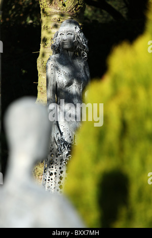 Mount Pleasant Gardens, England. Die Skulptur des David Howorth Ausstellung auf den Mount Pleasant-Gärten. Stockfoto