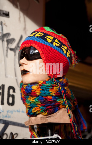 bunte Schaufensterpuppe Kopf gesehen in Amsterdam shopping-Bereich Stockfoto