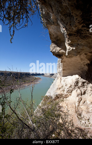 Blick über Rio Grande River, der Grenze zwischen den Vereinigten Staaten und Mexiko, von Klippe auf Texas-Seite in den Bundesstaat Coahuila Stockfoto