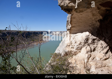 Blick über Rio Grande River, der Grenze zwischen den Vereinigten Staaten und Mexiko, von Klippe auf Texas-Seite in den Bundesstaat Coahuila Stockfoto