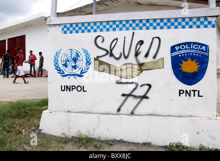 Zeichen der berüchtigten Jugend Bande Seven-Seven auf eine Polizeistation in Dili, Osttimor Stockfoto