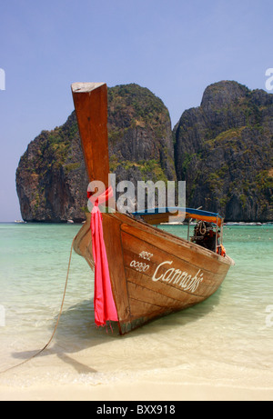 Long Tail Boot Ao Maya Beach Koh Phi Phi Ley Provinz Krabi Thailand Südostasien Stockfoto