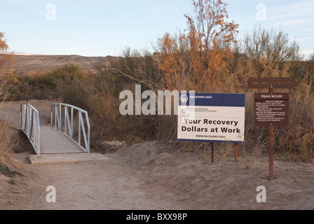 Zeichen beschreibt Umfang der Bundesrepublik Reiz Geld verwendet auf Reparatur Brückenprojekt im Big Bend National Park in weit West-Texas, USA Stockfoto