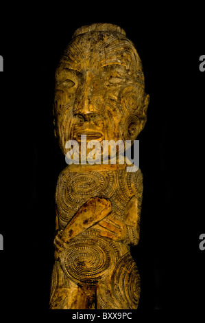 Maori post Bild 1870 Neuseeland Holzskulptur Bay of Plenty Stockfoto