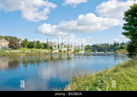 Fluss-Tweed in Kelso Scottish grenzt an Schottland Stockfoto