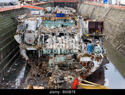 Schrott Metall Händler   Schiffsabwrackung für Schrott   Metall Bergung, Liverpool Docks, Merseyside, UK Stockfoto