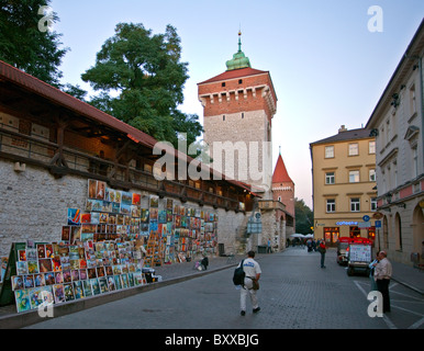 Die Ausstellung von Gemälden auf der Stadtmauer in der Nähe von St. Florian Gate, Krakau, Polen Stockfoto