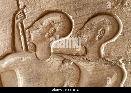 Linderung von Fan-Träger in Medinet Habu, Leichenhalle Tempel von Ramses III, Westufer des Nil, Luxor, Ägypten Stockfoto