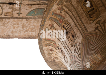 Spalte Kapitalien in South Kolonnade des ersten Hofes in Medinet Habu, Leichenhalle Tempel von Ramses III, Westbank, Luxor Stockfoto