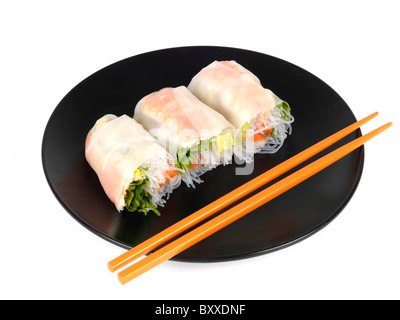 Frische, gesunde Authentische vietnamesische Prawn Rolls isoliert weißer Hintergrund mit keine Personen mit einen Freistellungspfad Stockfoto