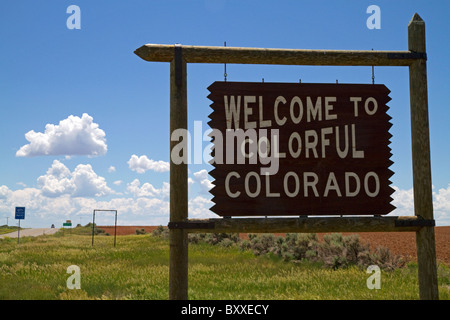 Herzlich Willkommen Sie in der bunten Colorado Straßenschild entlang US Route 491 östlich von Montecello, Utah, USA. Stockfoto