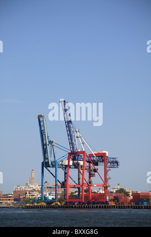 Buttermilch-Kanal, Brooklyn Waterfront, Containerhafen, New York City Stockfoto