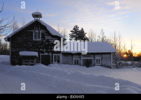 Einem alten hölzernen Schuppen in Mittelschweden Stockfoto