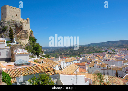 12. Jahrhundert maurischen Burg. Olvera, Pueblos Blancos (abgesprungen Renaissancekirche), Provinz Cádiz, Andalusien, Spanien Stockfoto