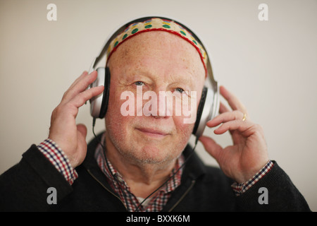 DEU, 110107, Mann mit Kopfhörer [Copyright (c): Gerhard Leber - Stockfoto