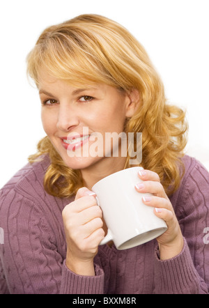 Porträt der glückliche Frau halten Kaffeetasse Stockfoto
